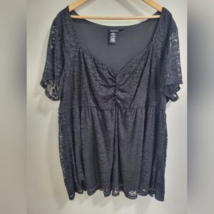 Torrid black flower patterned lave short sleeve top size 4